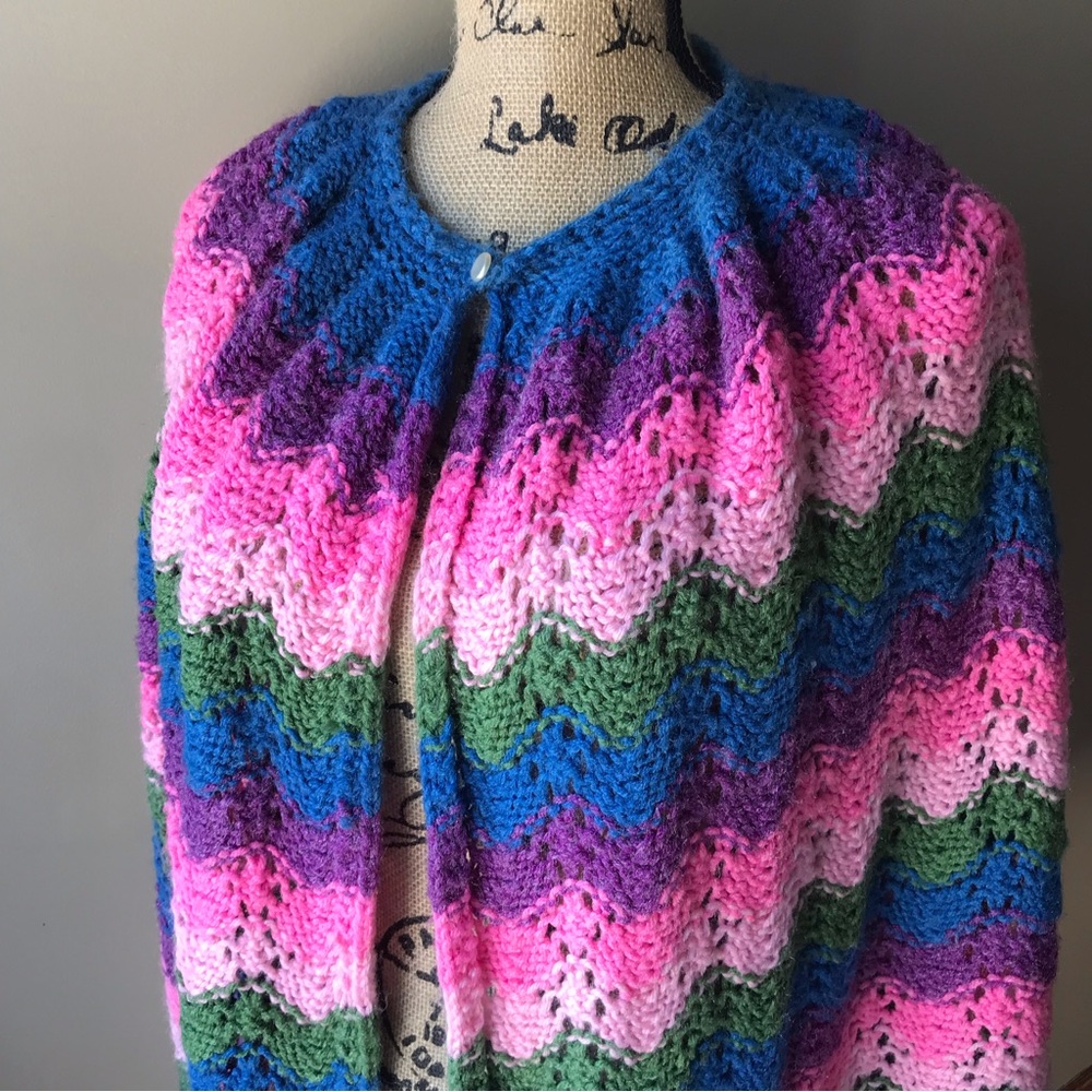 VINTAGE Crochet Rainbow Cape - Picture 5 of 5